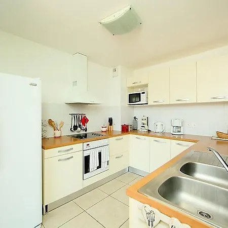 Le Cap D'agde Sleeps 6 Air Con Wifi
