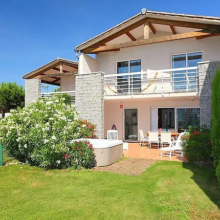 Le Cap D'agde Sleeps 6 Air Con Wifi Agde