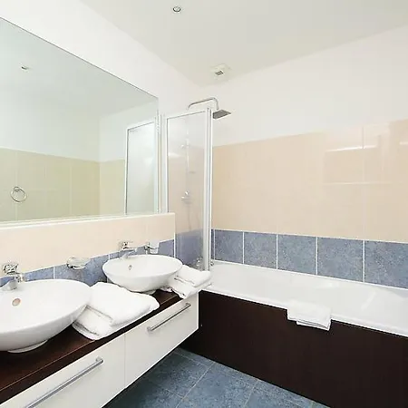 Le Cap D'agde Sleeps 6 Air Con Wifi Agde