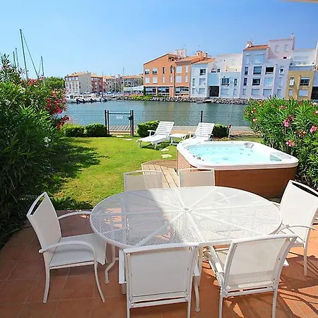 Le Cap D'agde Sleeps 6 Air Con Wifi